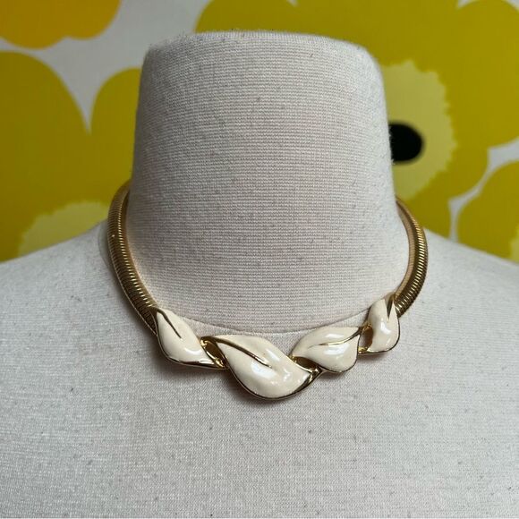 Vintage 1980s Lead Motif Gold Tone Enamel Flexible Snake Chain Collar Necklace - Picture 6 of 7